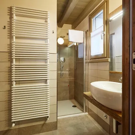 Alloggio per agriturismo Alba Del Borgo *